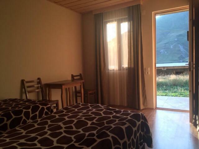 Guesthouse Besarion Ushguli ภายนอก รูปภาพ